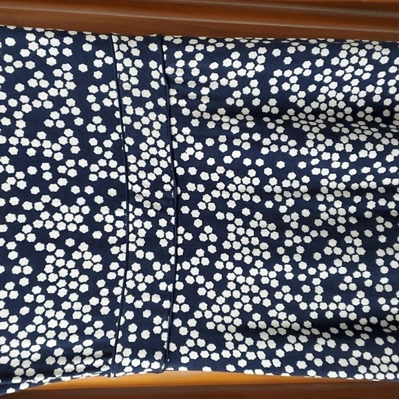 BODEN, navy blue dress with white geometric design. Size 6. Waist band. Short sl - Picture 3 of 10